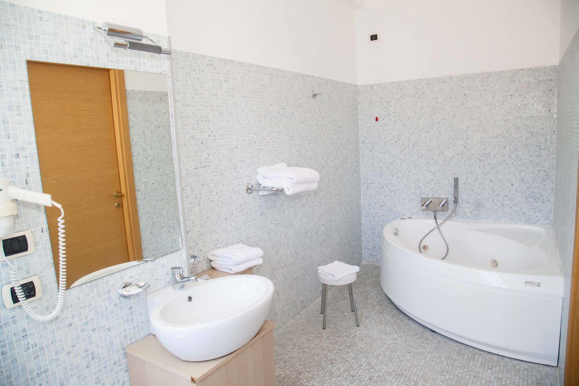 Hotel Pacla Avola Bagian luar foto