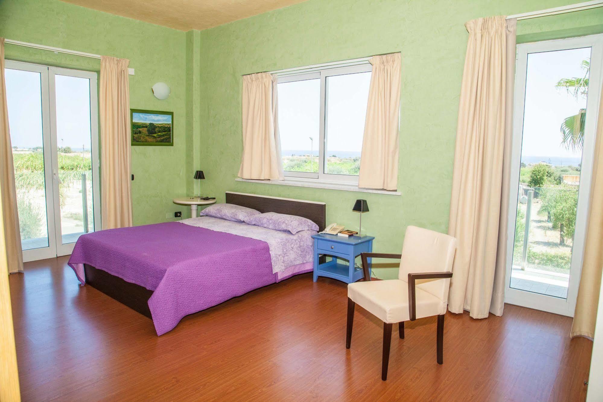 Hotel Pacla Avola Bagian luar foto
