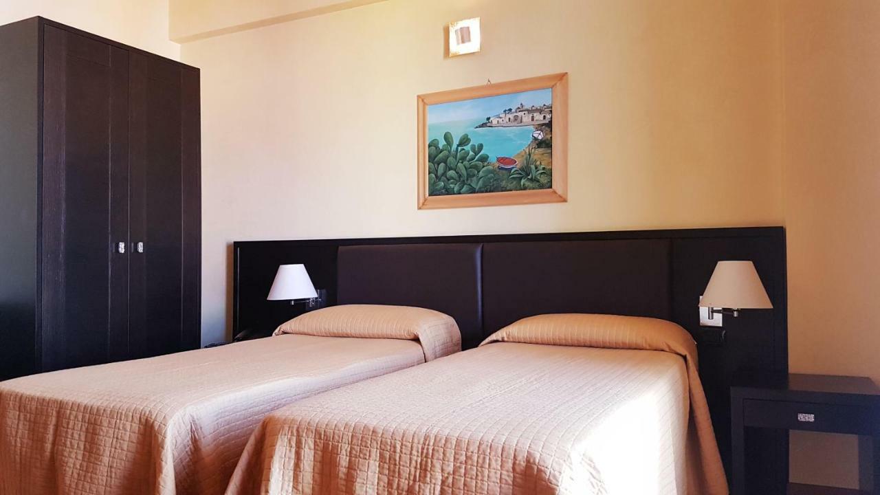 Hotel Pacla Avola Bagian luar foto